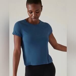 Athleta Air Out Cinch Tee Blue Size M Short Sleeve Hi-Low Hem